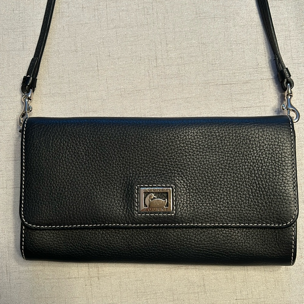 Used once Dooney and Bourke leather purse.